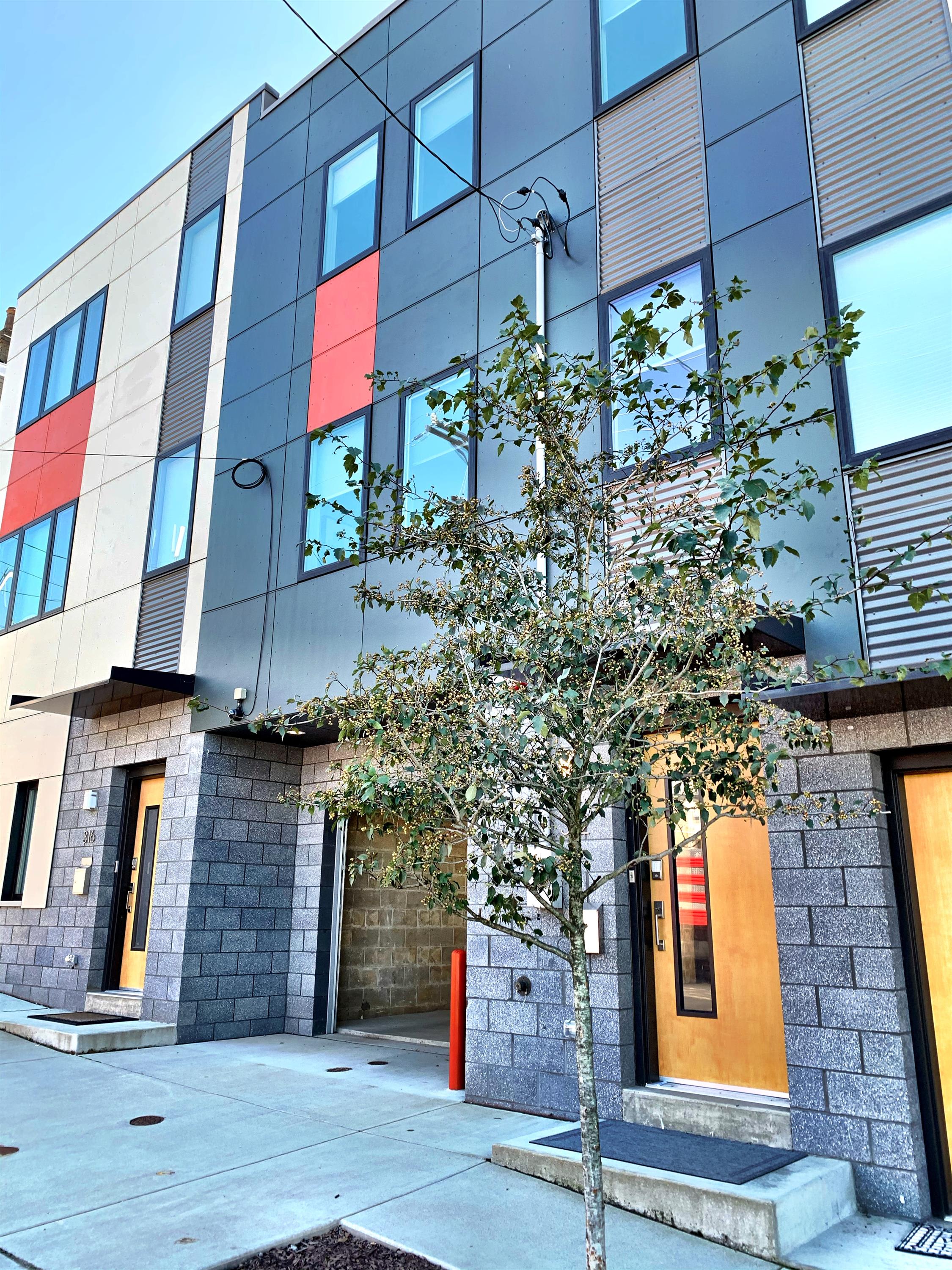 312 47th Street – photo 1