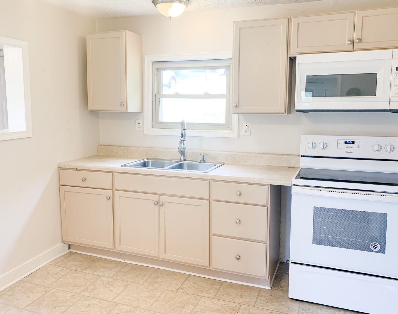 2 Bedroom, 1 Bath House – photo 2