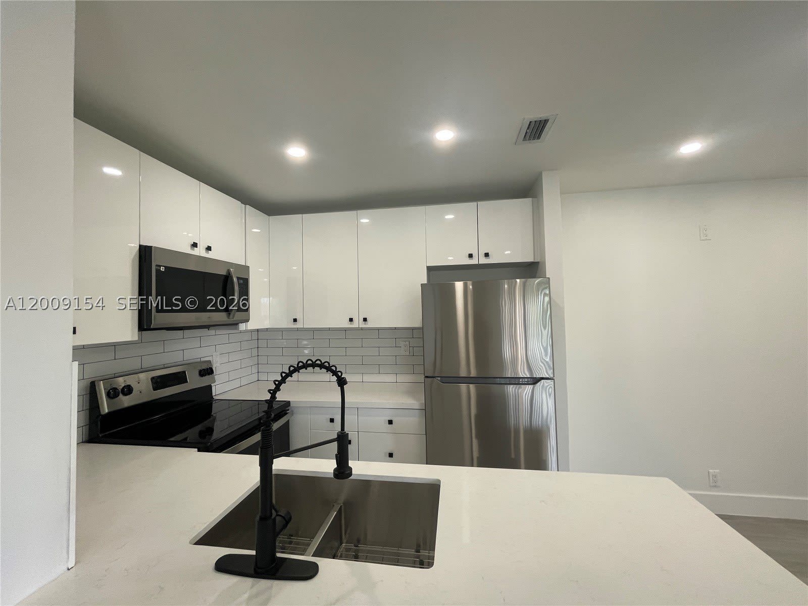 10016 Winding Lake Rd – photo 5
