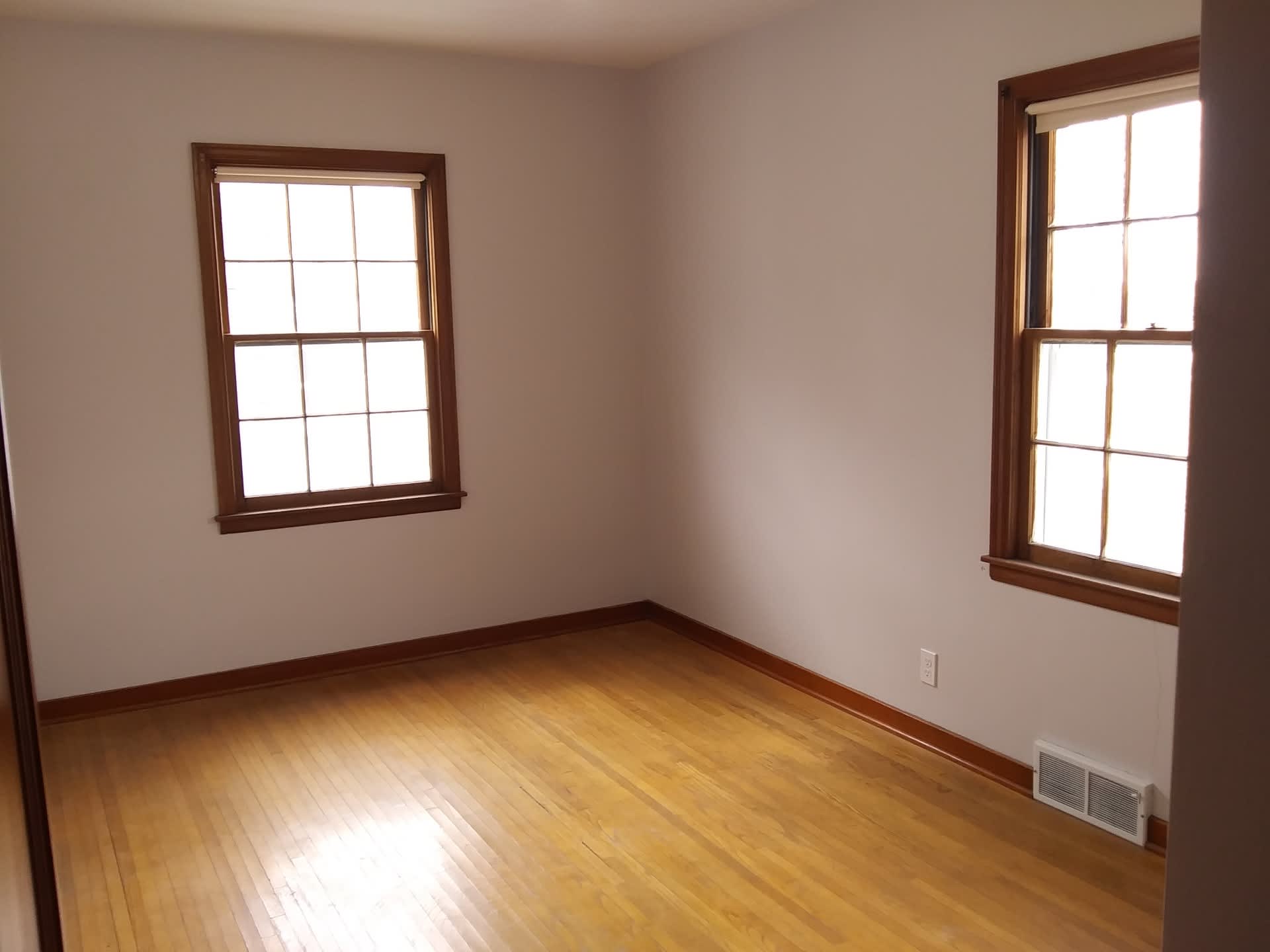 105 S Lindberg Ave – photo 4