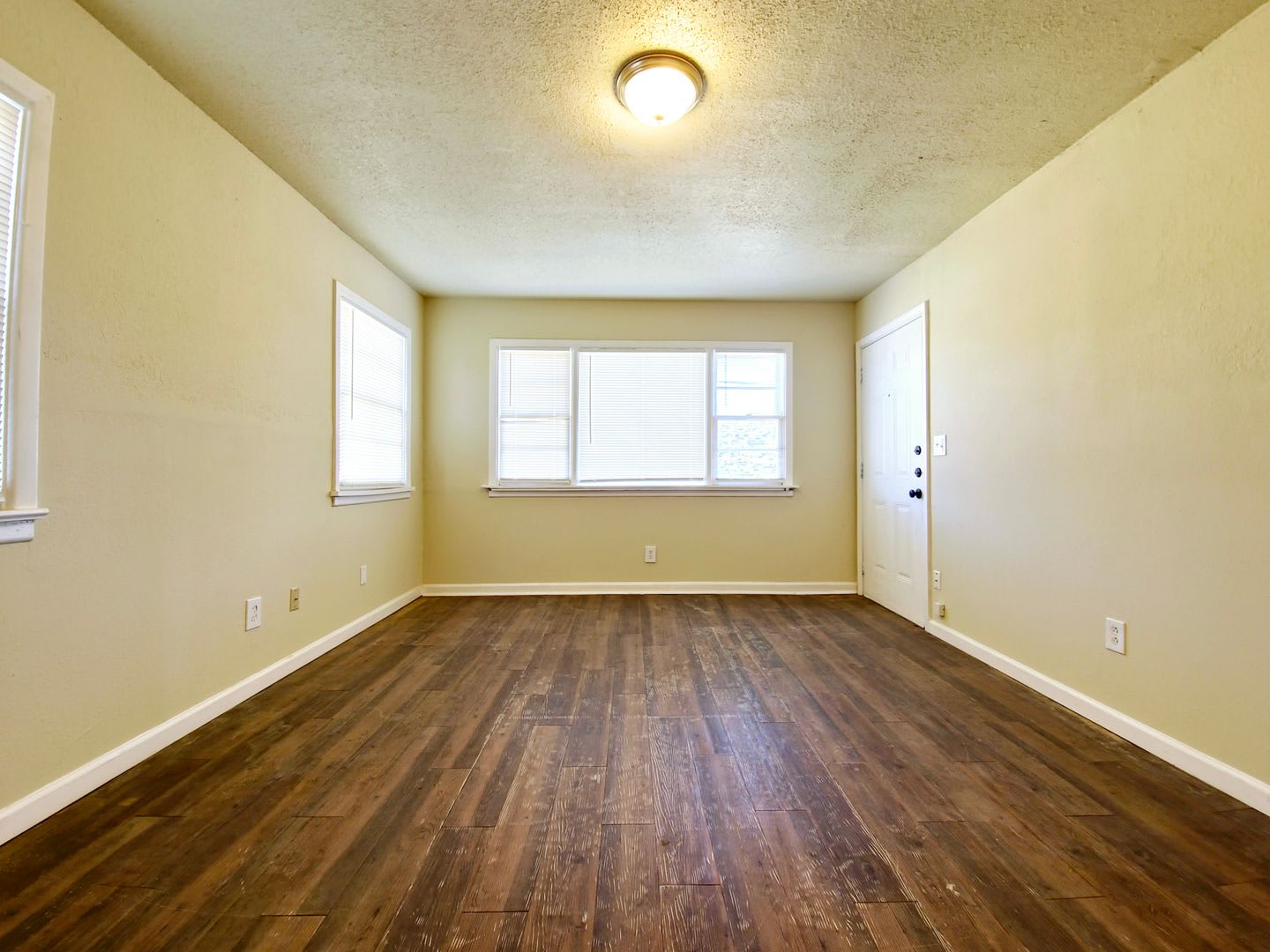 MOVE-IN SPECIAL: Cozy 3 Bedroom Home in East Lubbock – photo 3