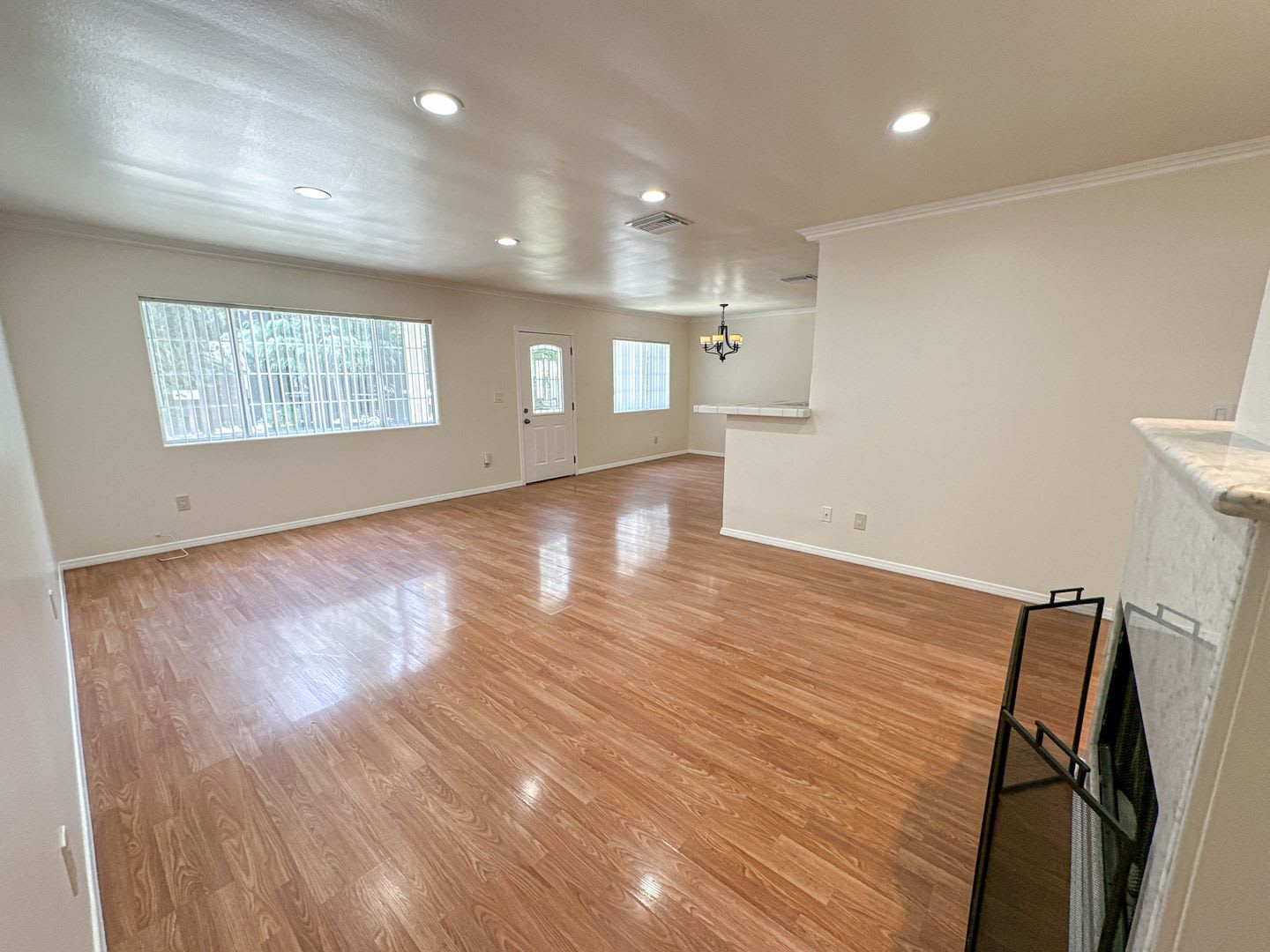 Charming Reseda 3 Bedroom PLUS Office for Rent! – photo 2