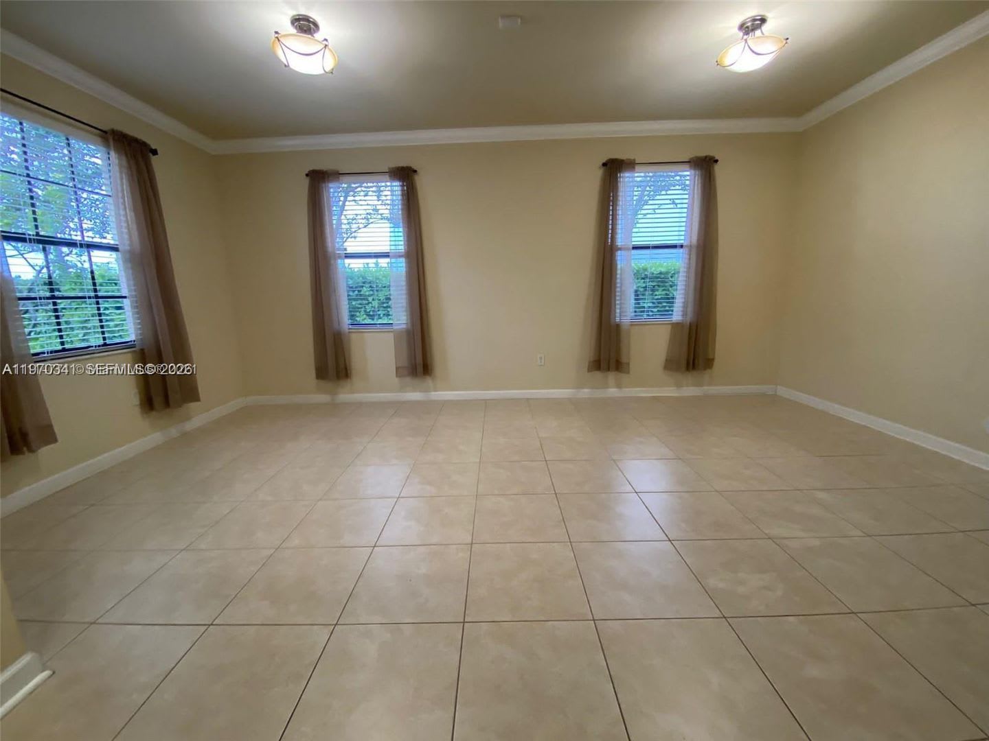 8987 W 35th Avenue 8987, Hialeah, FL 33018 – photo 5