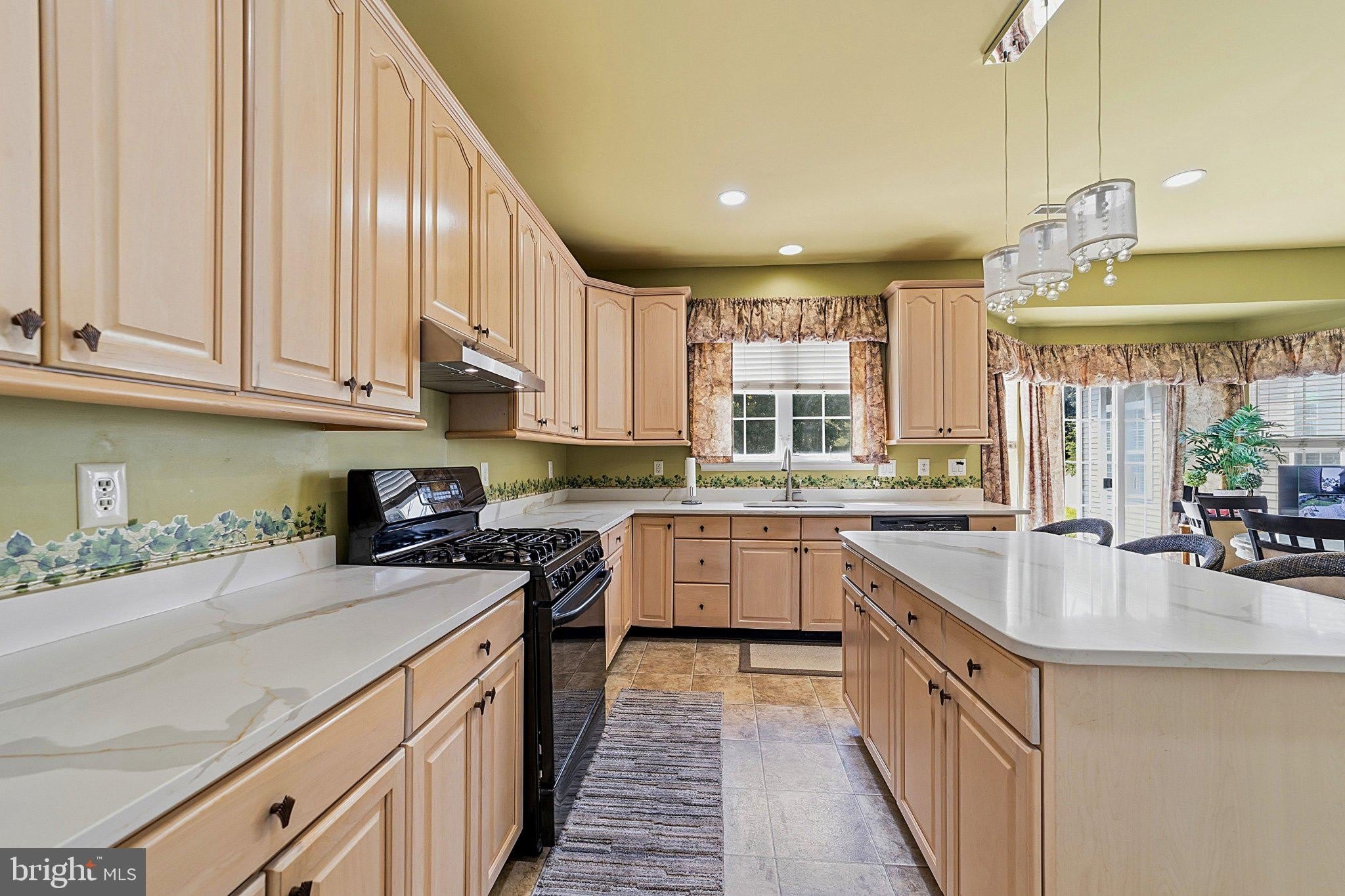 537 RIGGS Avenue – photo 5