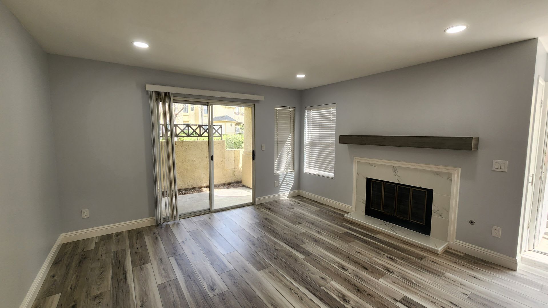 2 Bedroom, 2 Bath Condo in Eastlake Shores – photo 3