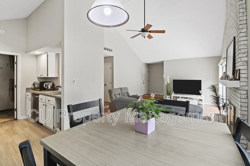 2304 Melrose Drive – photo 4