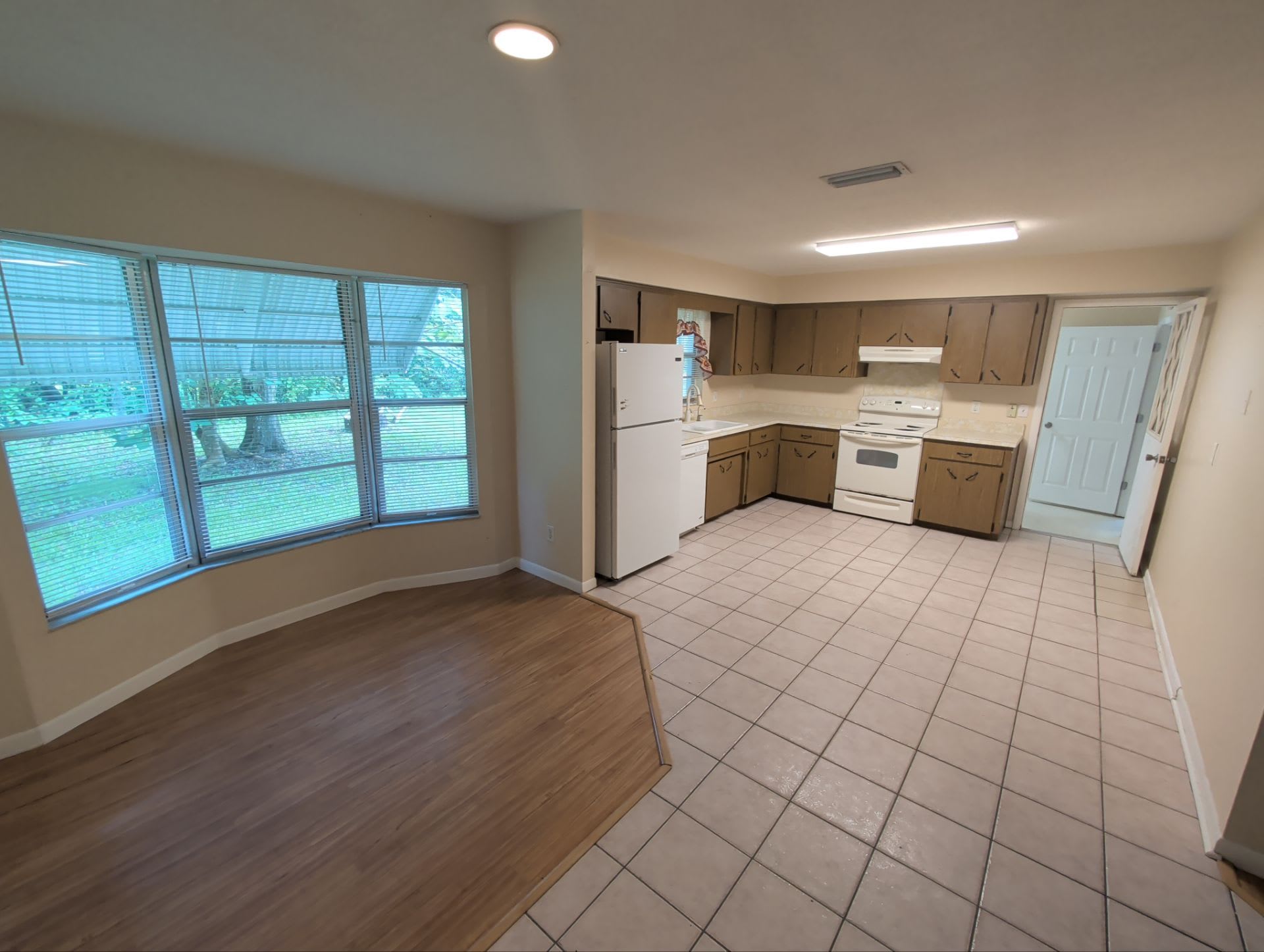 3260 S Michigan Blvd – photo 3