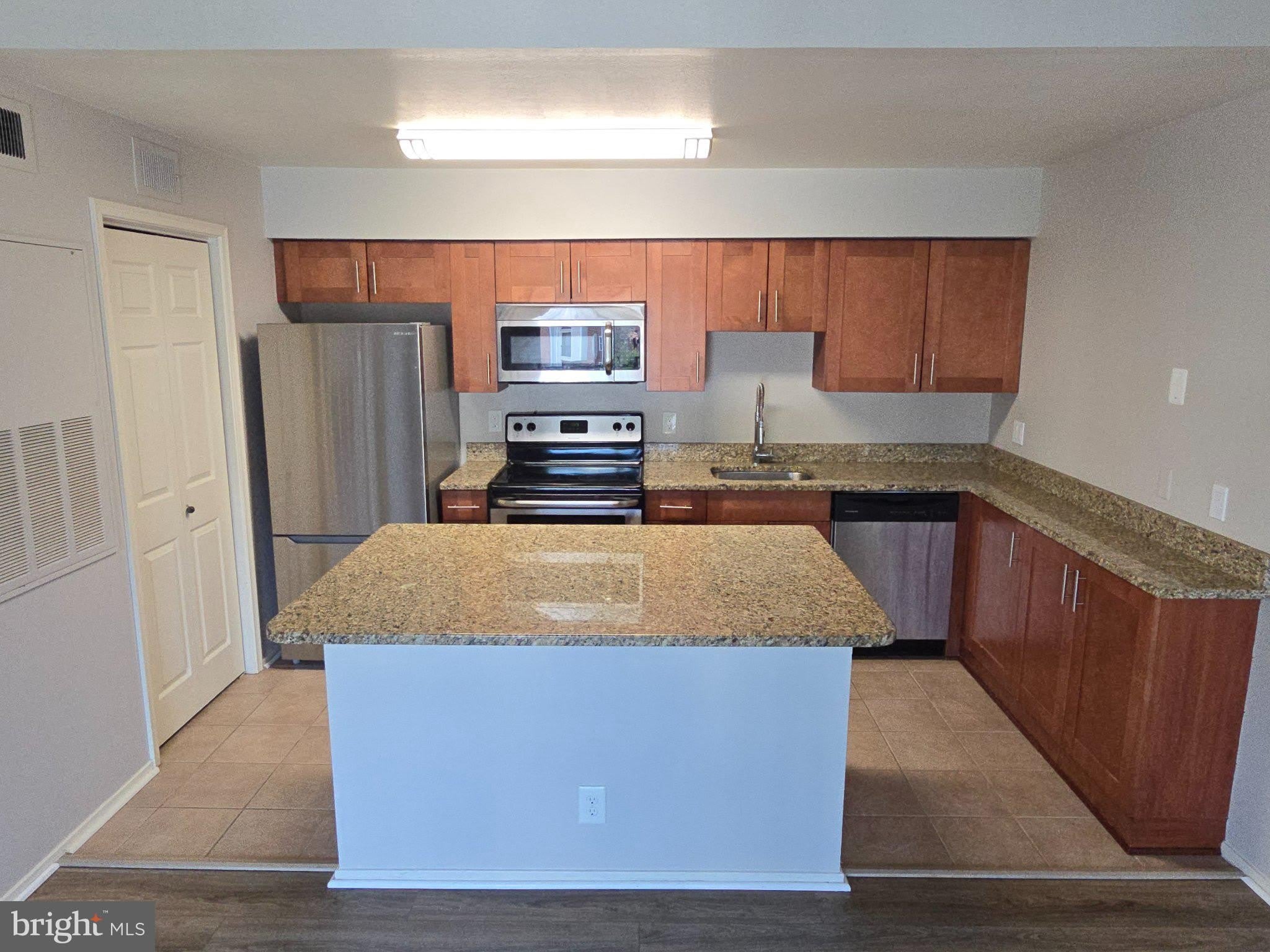 3306 WYNDHAM Circle – photo 4