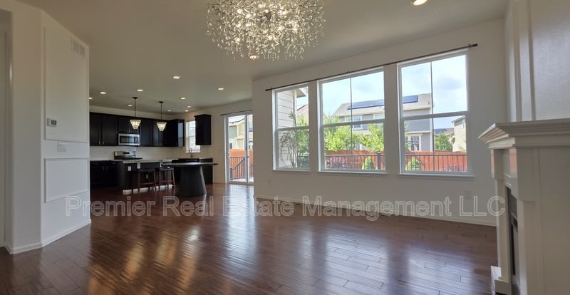 15139 Chicago St – photo 4