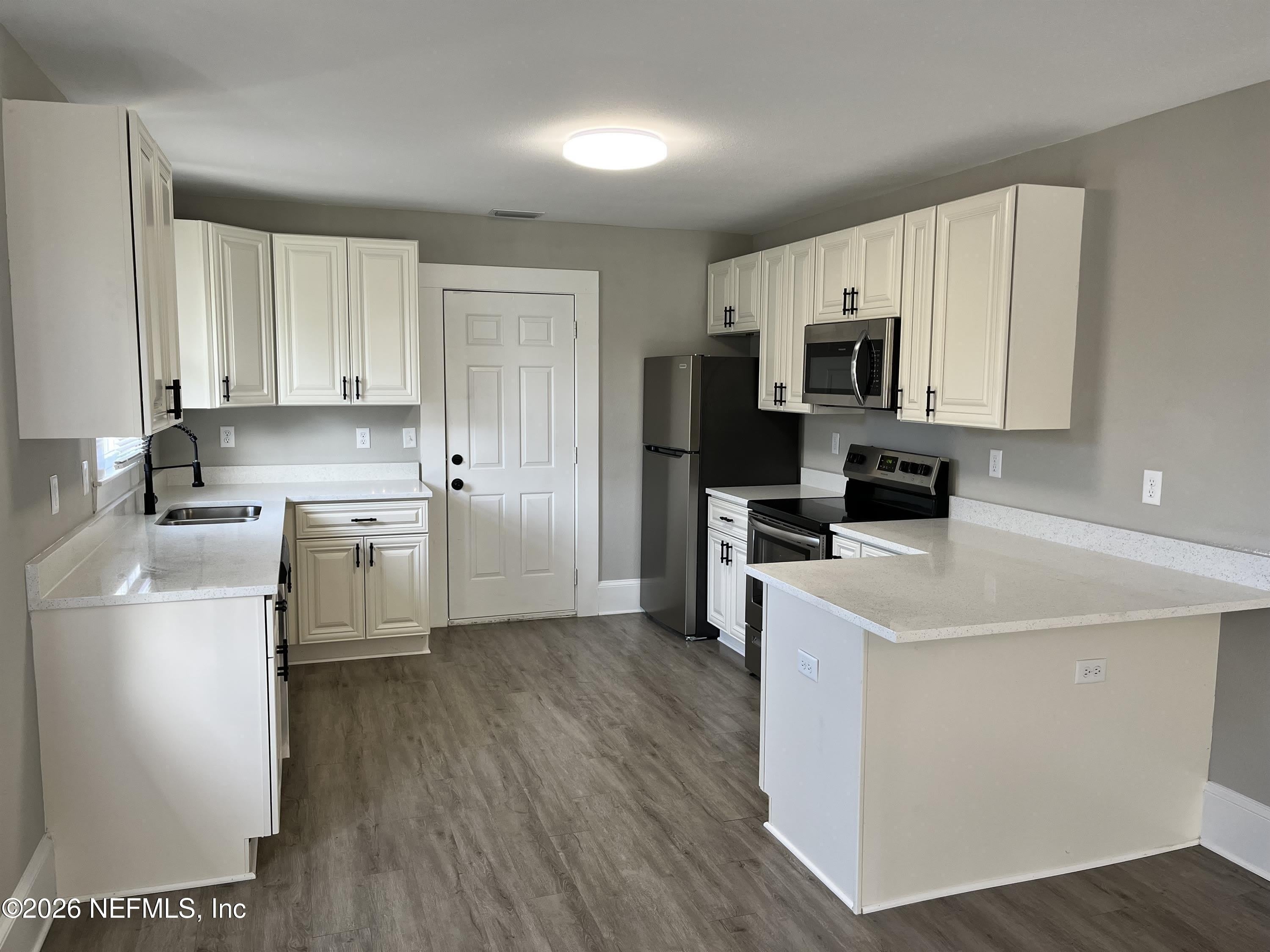 2105 Gilmore Street – photo 5