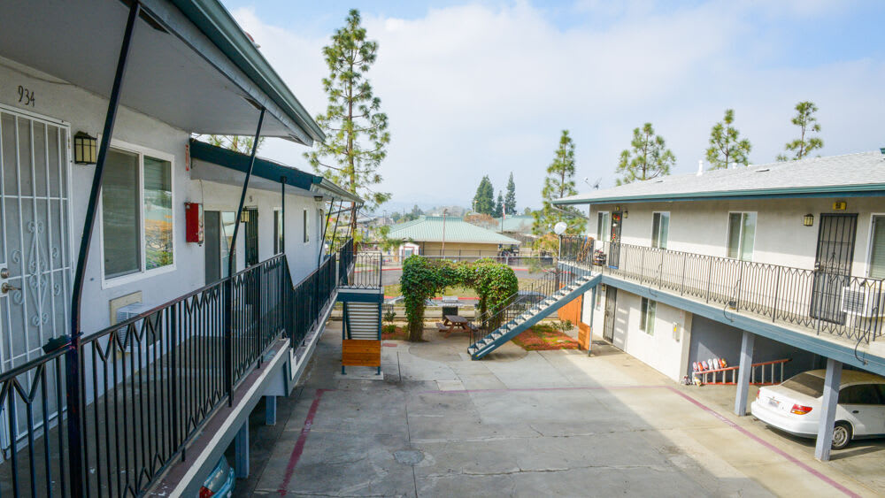 Coleen Court – photo 3