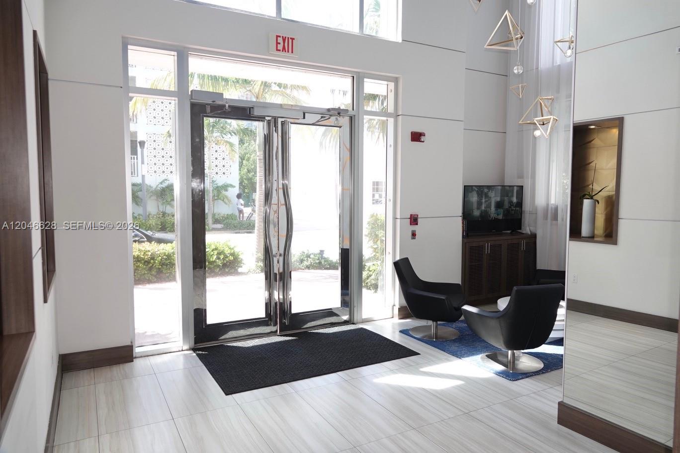 200 Ocean Dr – photo 4