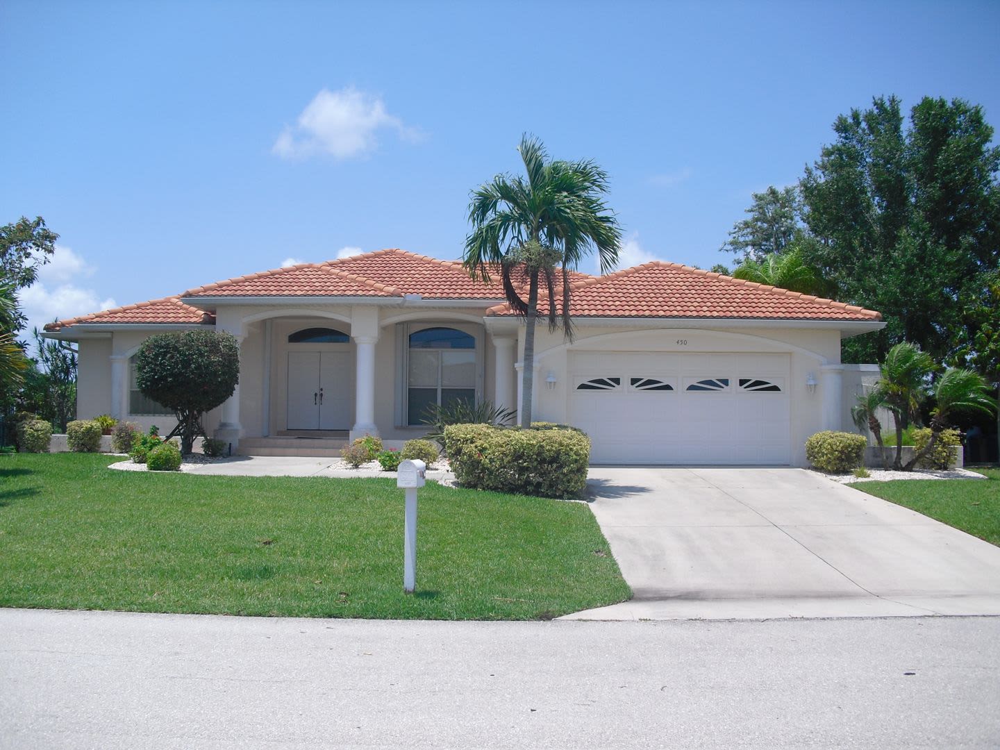Short Term Rental ** Available 6/1/26 ** 3 Bed/2 Bath Pool Home ** Punta Gorda Isles** $7,500/mo – photo 3
