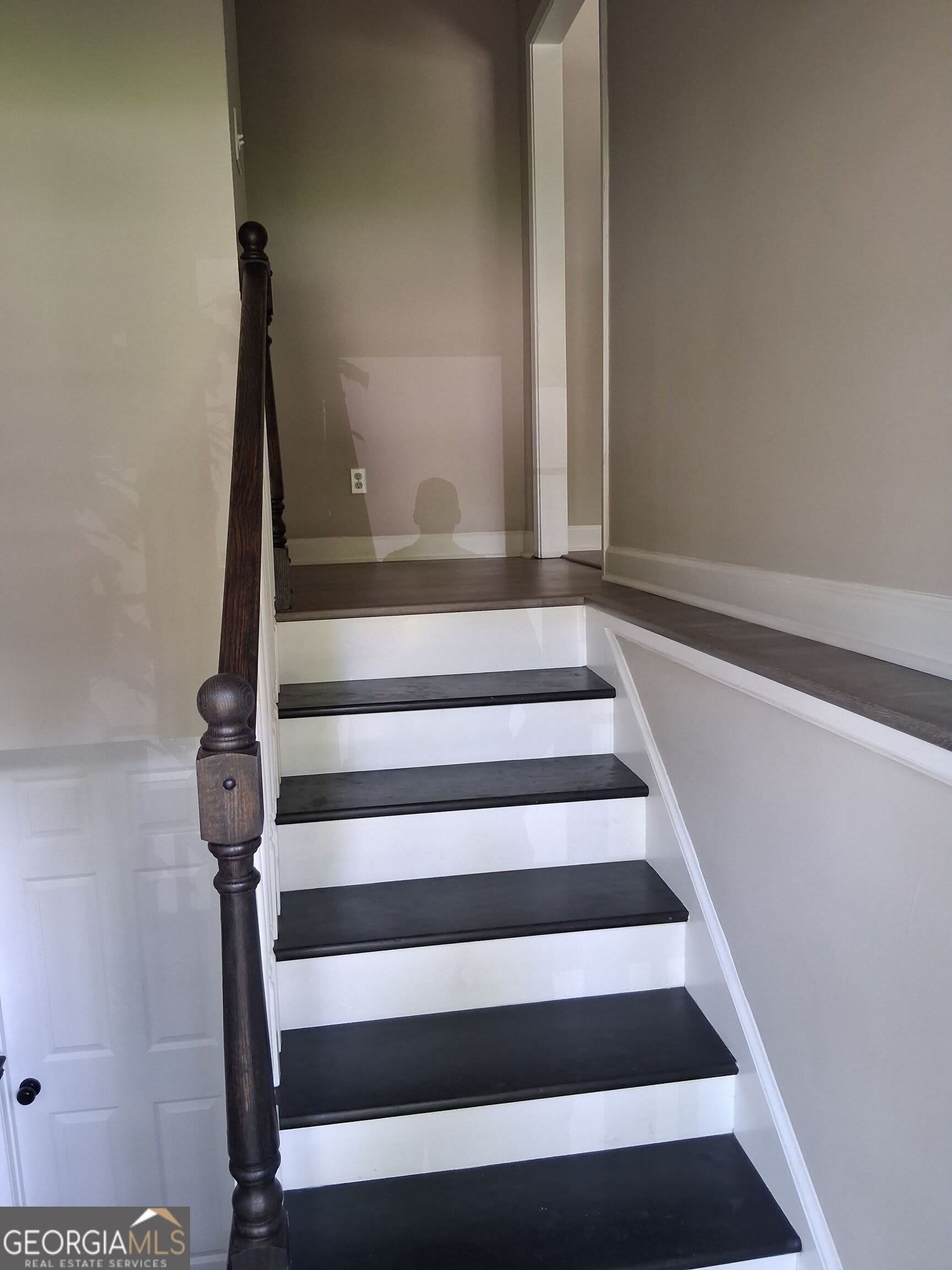 8229 Queens Drive – photo 3