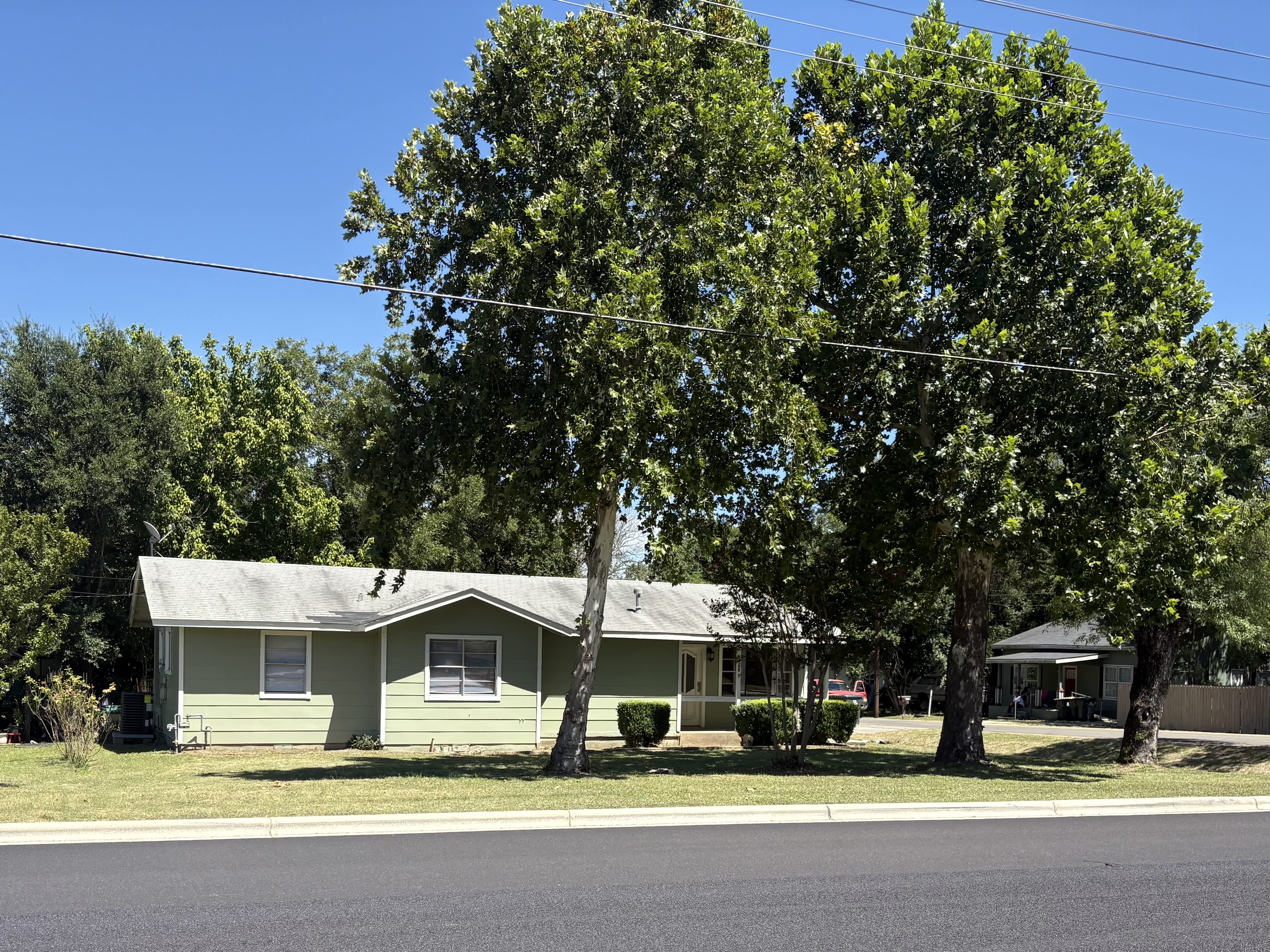 300 North Burleson Street – photo 1