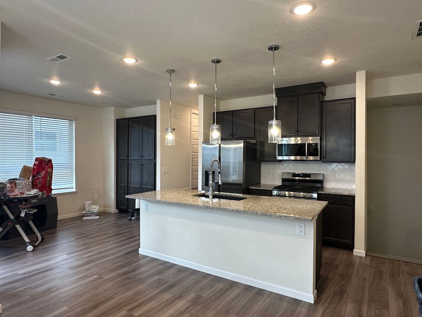 Modern Victory Ridge Townhouse with Mountain Views & 2-Car Garage – photo 3