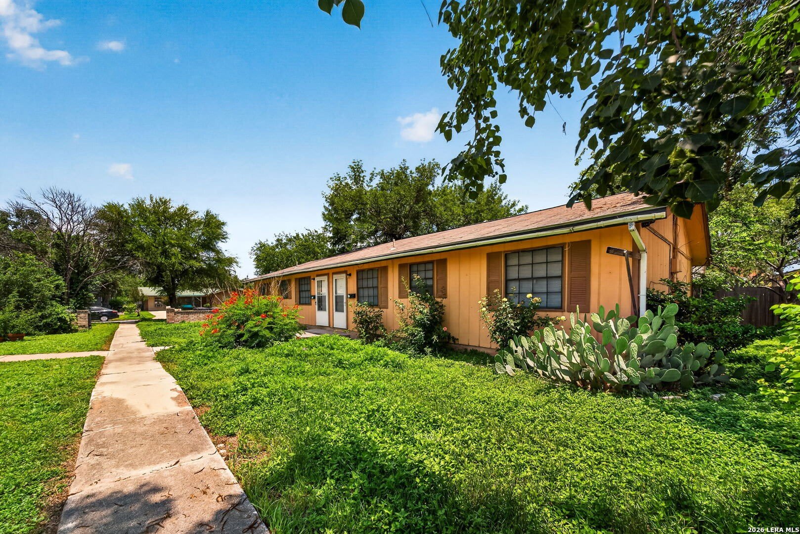 208 BEXAR DR – photo 4