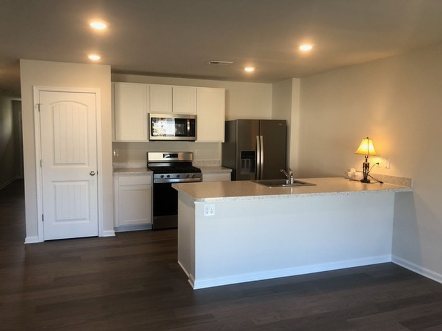 4 Bedroom Home in desired community with pool. – photo 4