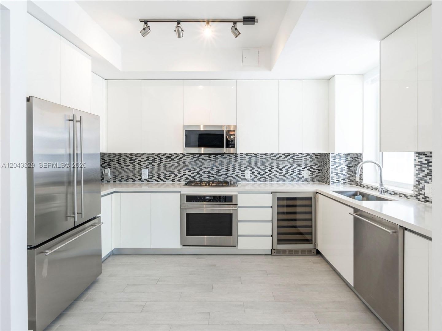 51 N Shore Drive 51, Miami Beach, FL 33141 – photo 1