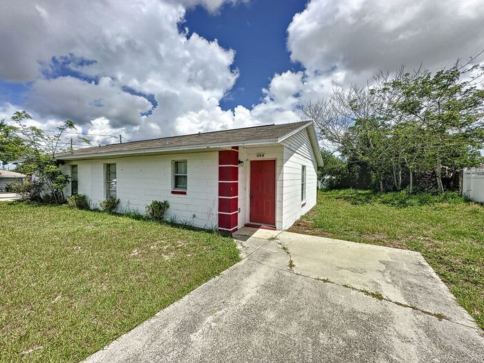 606 Claude Holmes Senior Avenue – photo 1