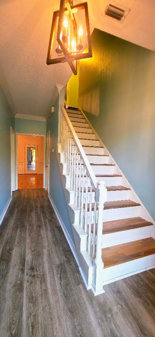 Two Story Home w/ Pool & Double Garage in Woodbridge Subdivision – photo 4