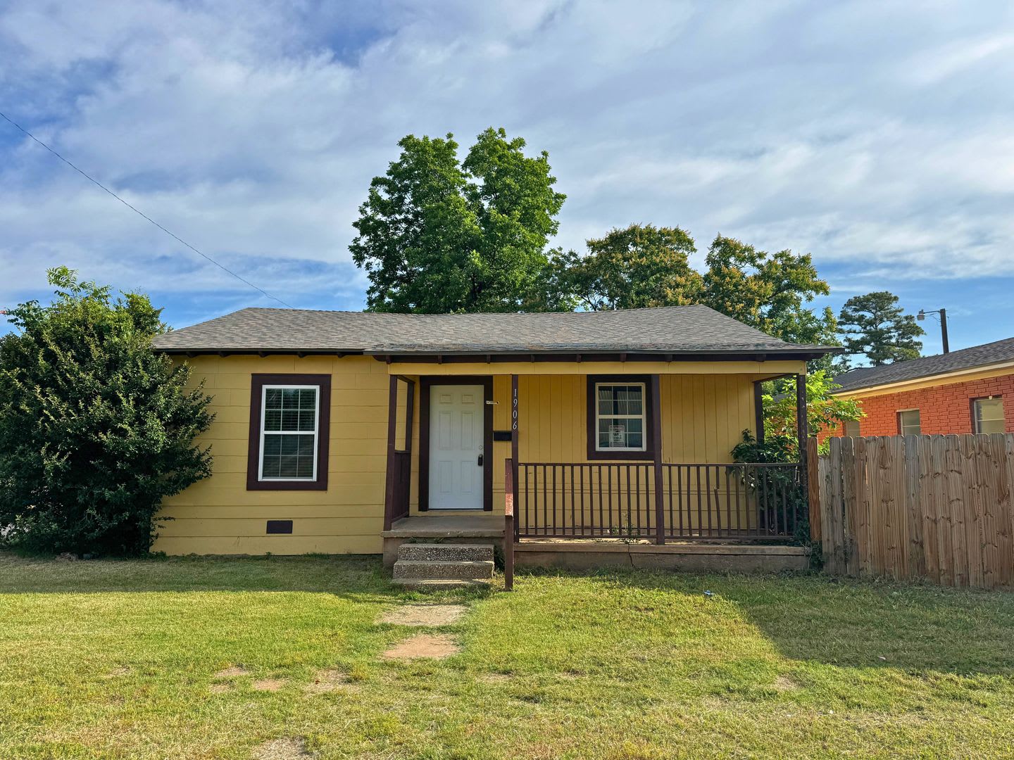 Remodeled 3 Bed 1 Bath in Kemp & Jackson! – photo 1