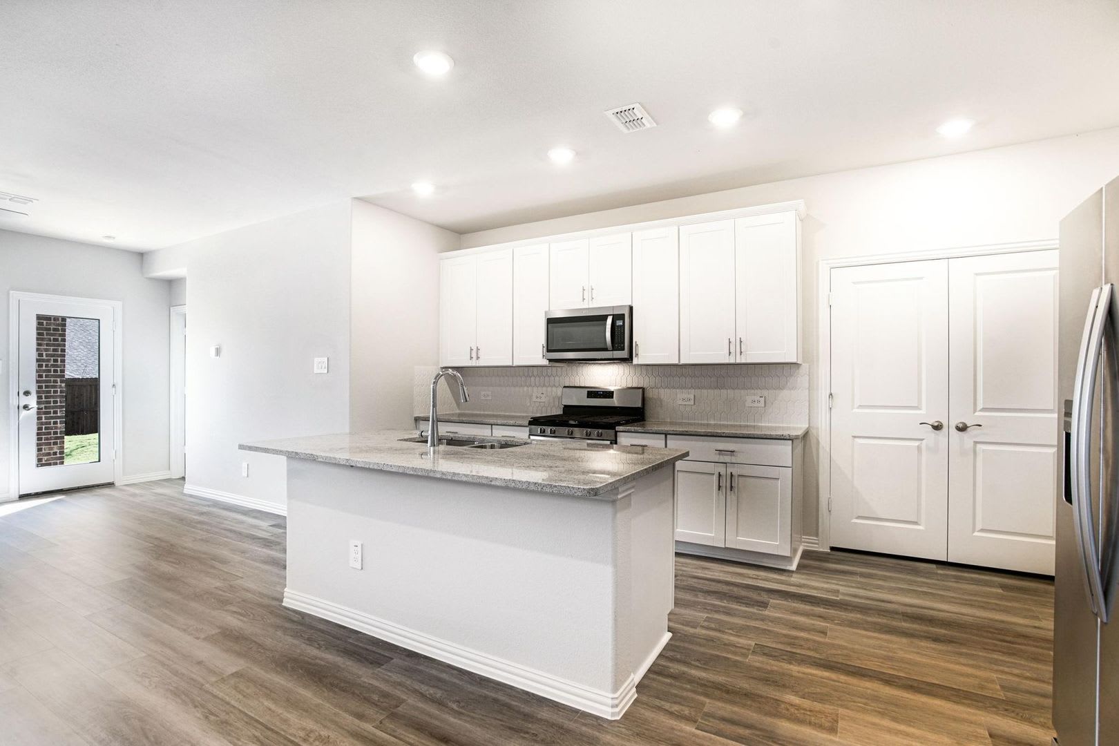 Spacious 4 Bedroom Mckinney Home With Community Pool Park – photo 2