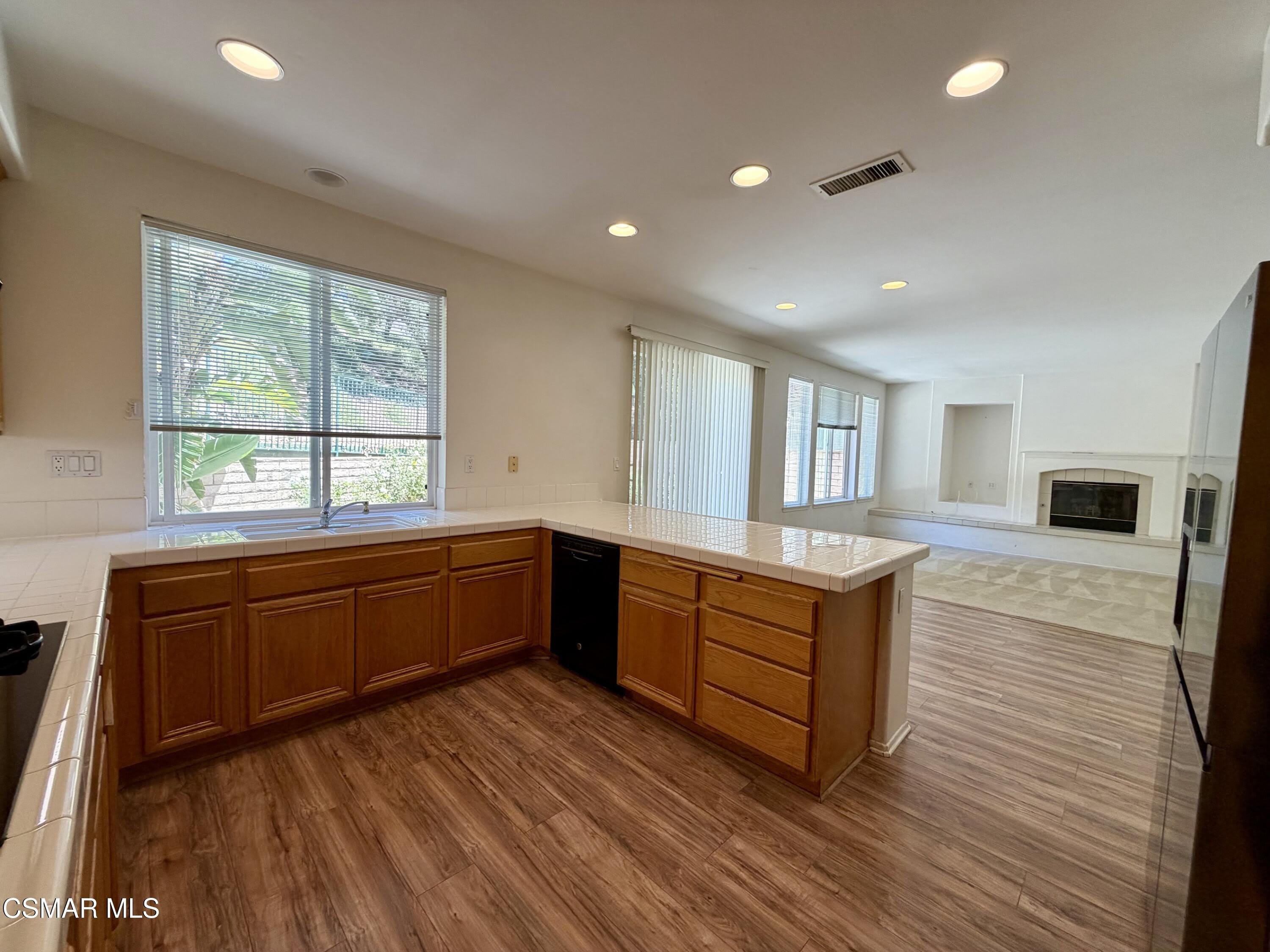 2737 Stonecutter Street – photo 5