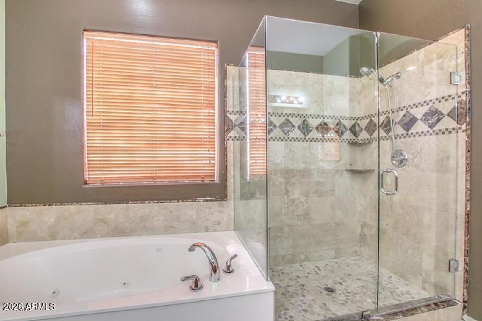 Gorgeous 4 bed 3 bath Single Level Home in Norterra Area – photo 5