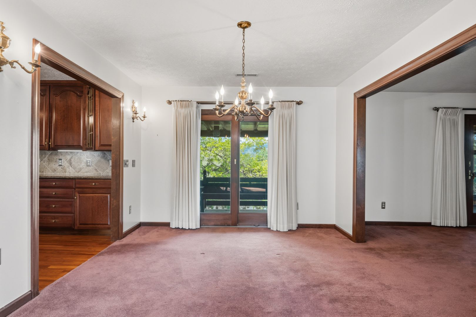 Spacious 5-Bedroom Home in Prestigious Blacksburg Country Club Estates – photo 4