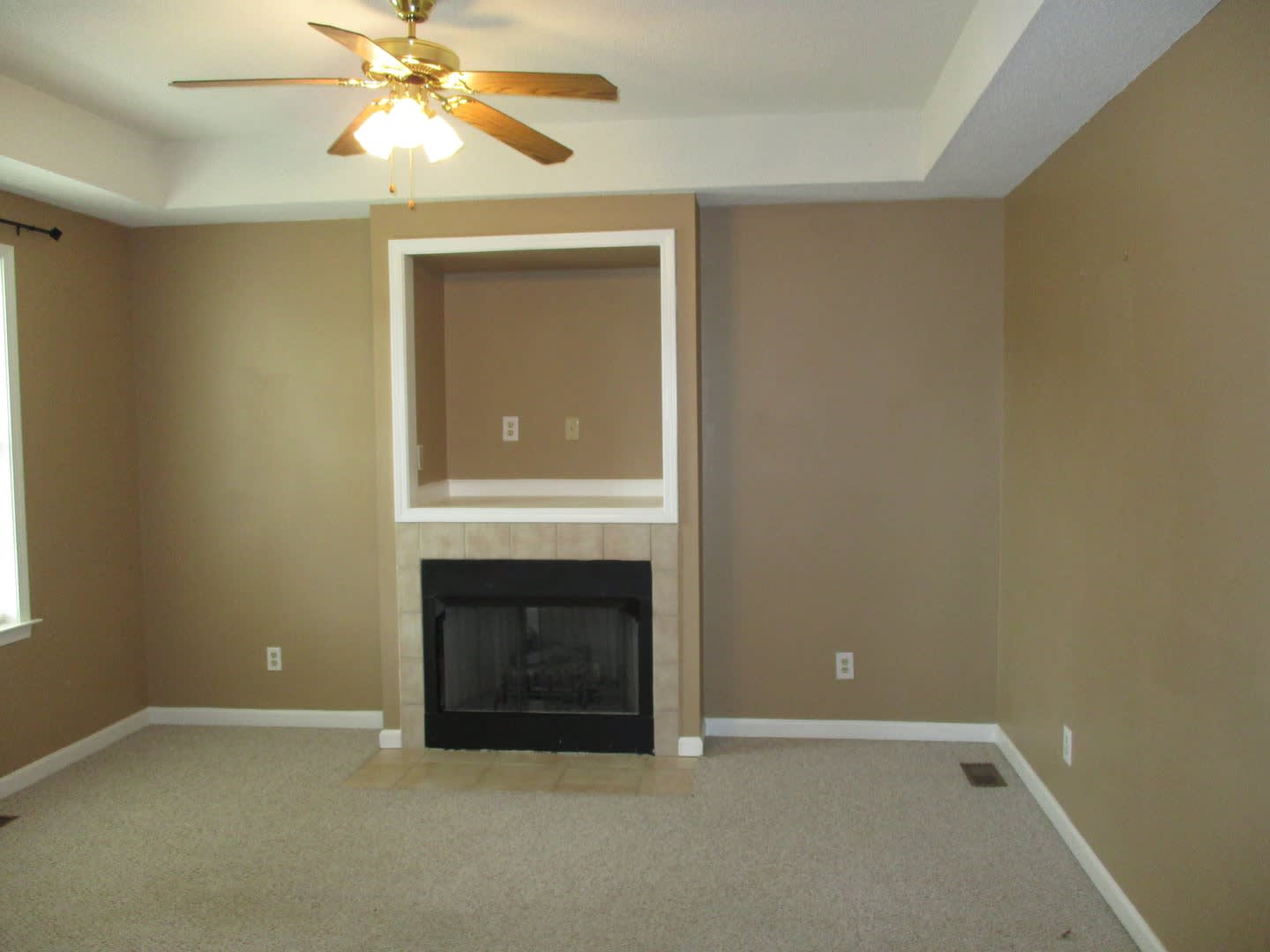3 Bedroom Home For Rent In The Deertrail Subdivision – photo 2