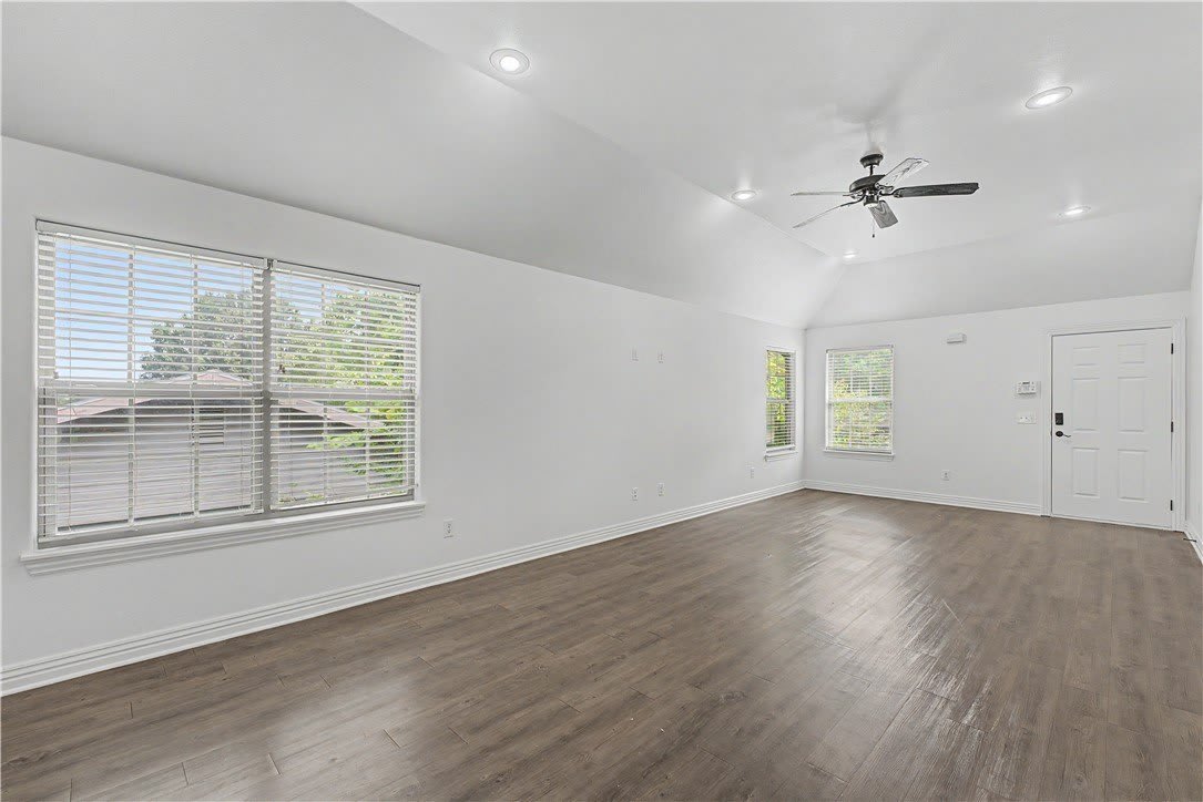 1217 N Stephens Avenue – photo 3