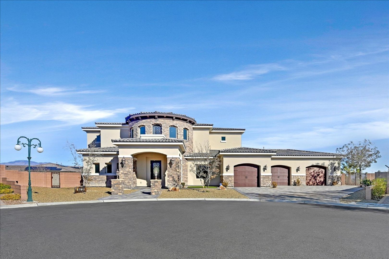 Custom Luxury Home With Strip And Mountain Views – photo 1
