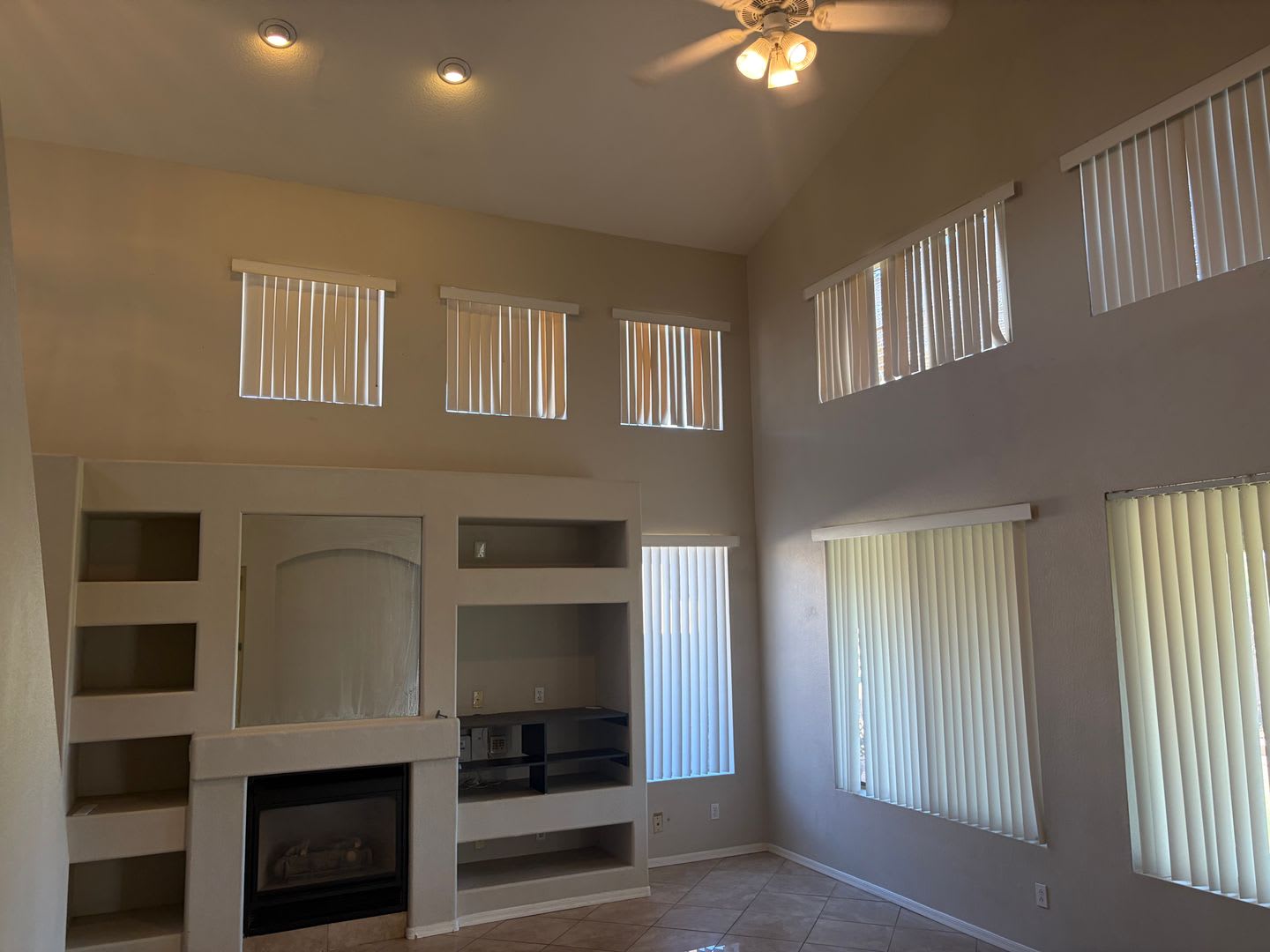 4 Bedroom Chandler Rental Vaulted Ceilings Primary Deck 3 Car Garage – photo 5