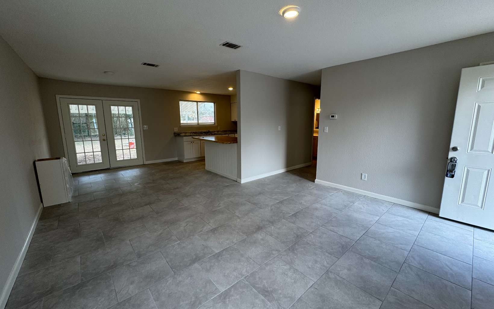 256 SE LOMOND AVE – photo 2