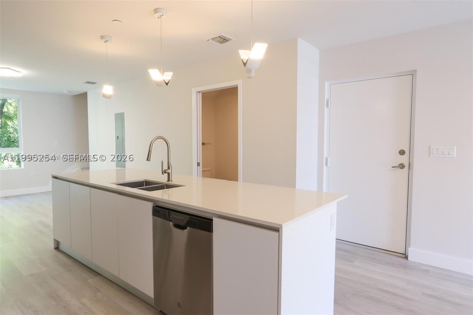 2555 NE 193rd St – photo 4