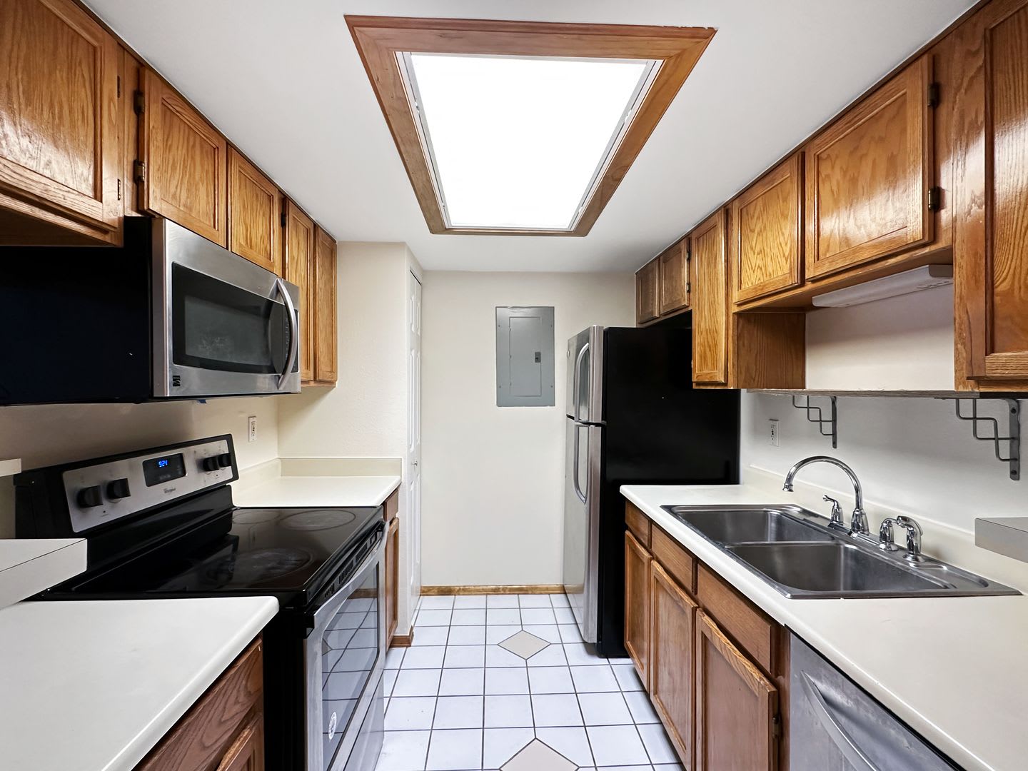 Charming 2-Bedroom Condo in Prime Location – photo 4