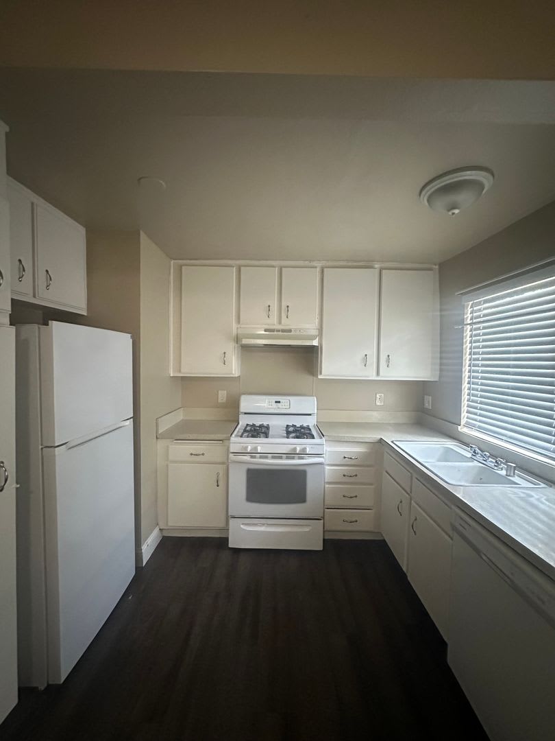 3 bed + 1.5 bath – photo 3