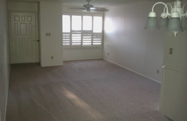 1927 E Hampton 121 – photo 2