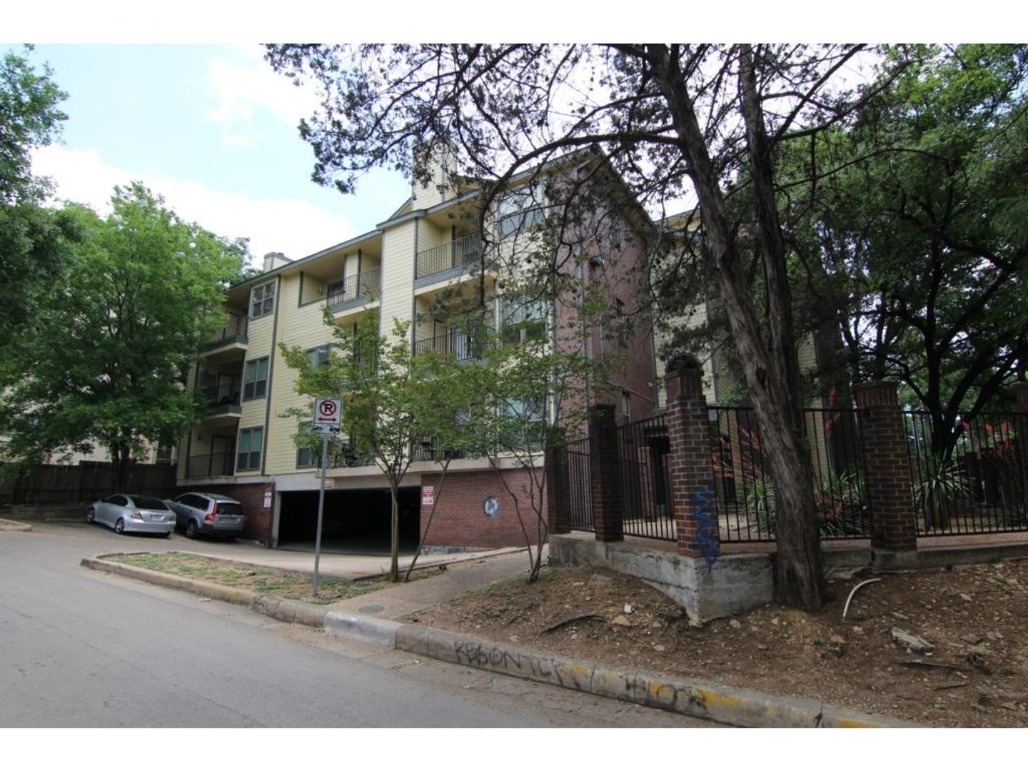 PRELEASE 8/15/2025 2 bed 2 bath – photo 1