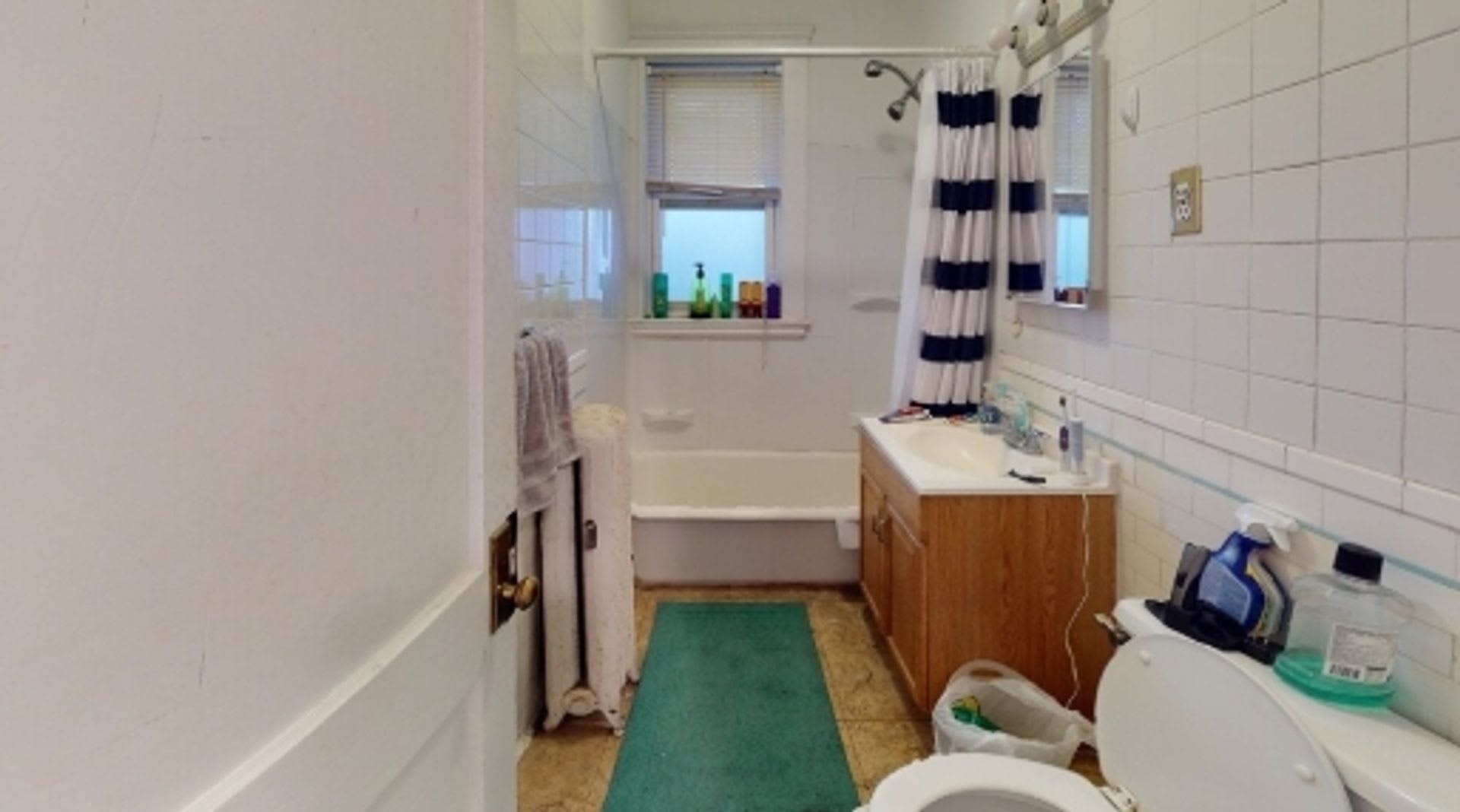 4 Bed 2 Bath with Washer and Dryer in Unit – photo 2