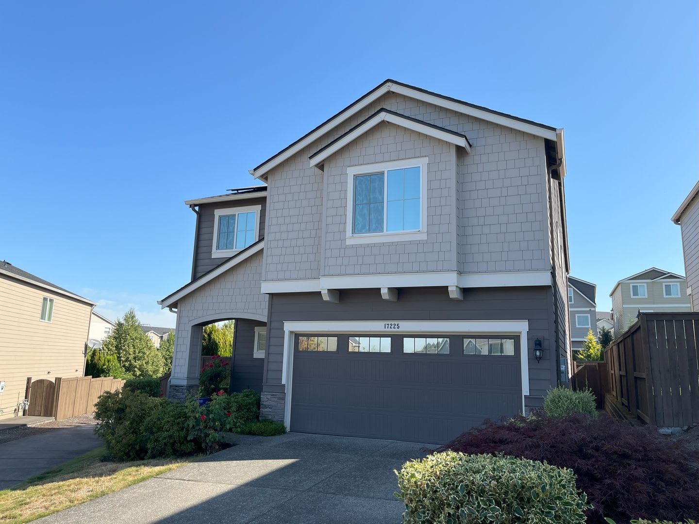 Spacious 4-Bedroom + Bonus Room with Modern Kitchen, Solar Panels & Private Fenced Backyard! – photo 2