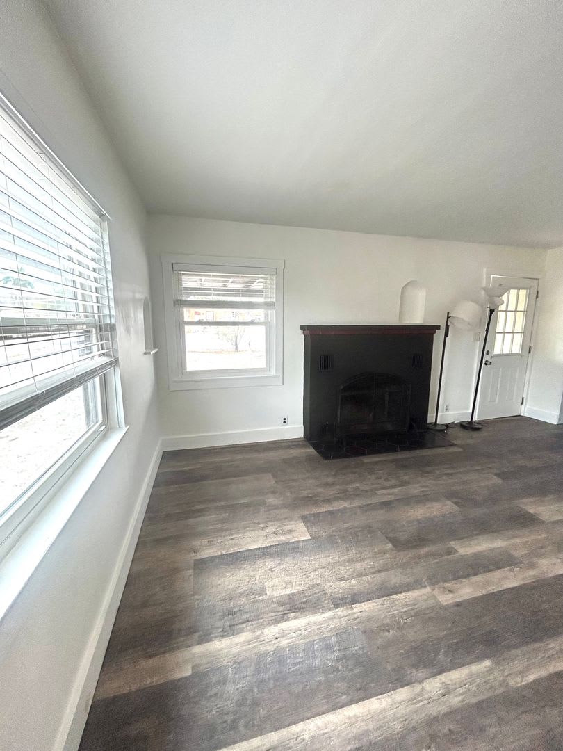 Newly Renovated 2 Bedroom 1 Bathroom Home – photo 4