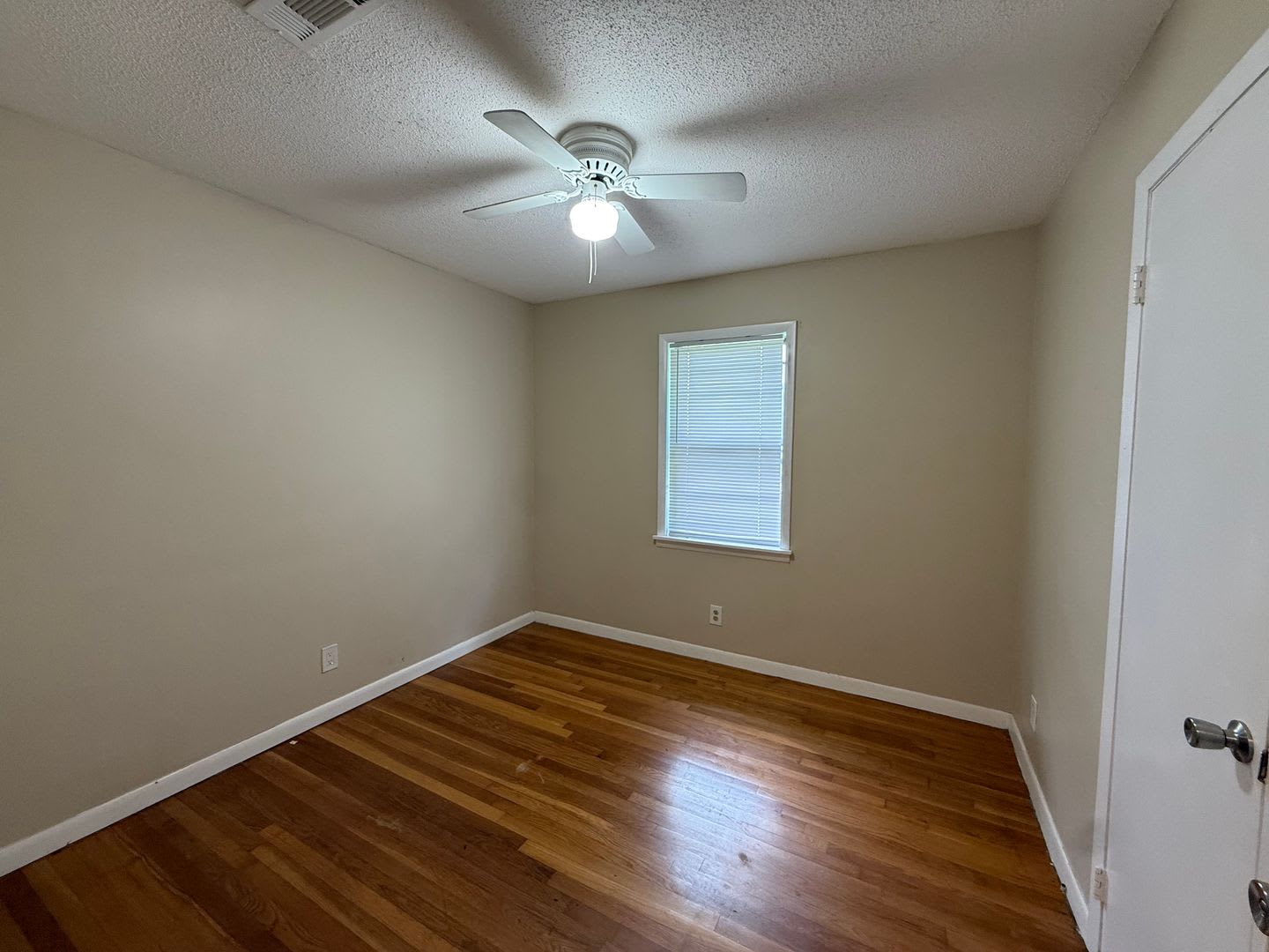Section 8 approved 4 bedroom 2 bath house minutes from Downtown Huntsville AL! – photo 5