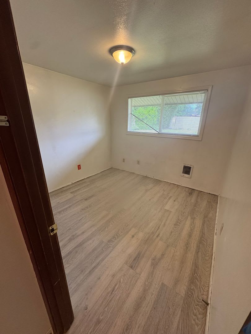 Country Squire Apartments 10833 – photo 3