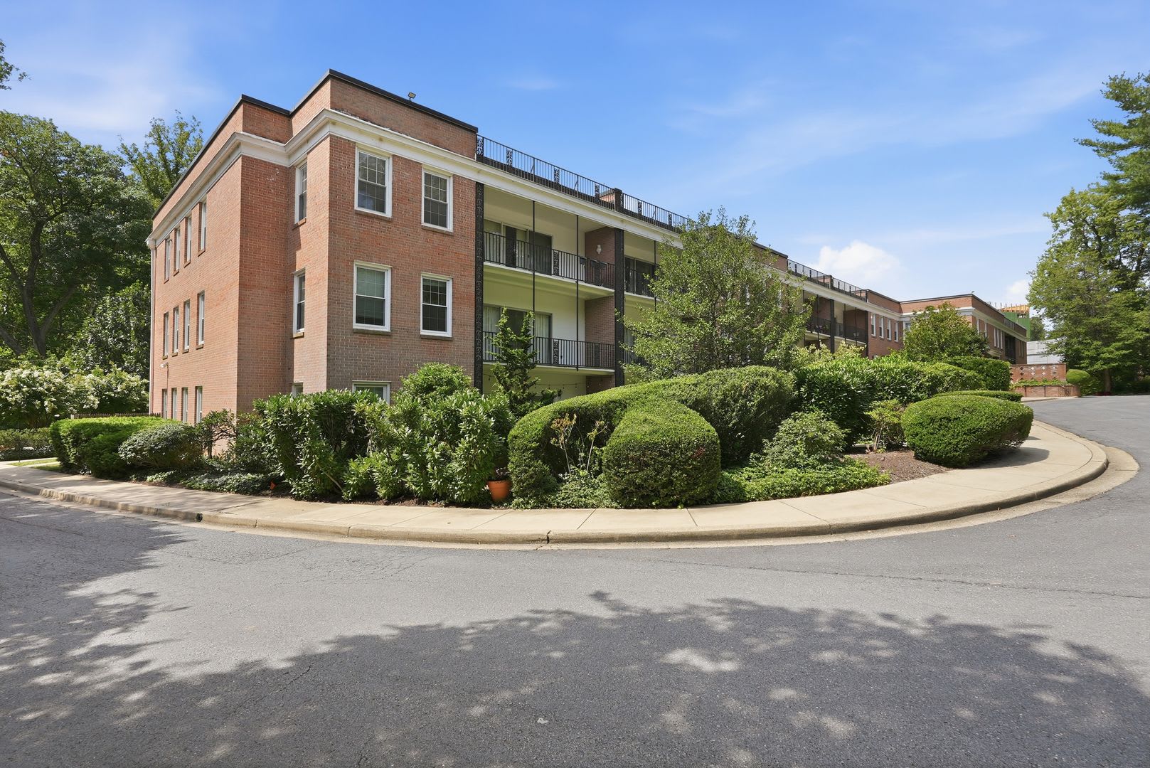 Incredible Value In Chevy Chase 2Br With Huge Balcony Utilities Included – photo 1