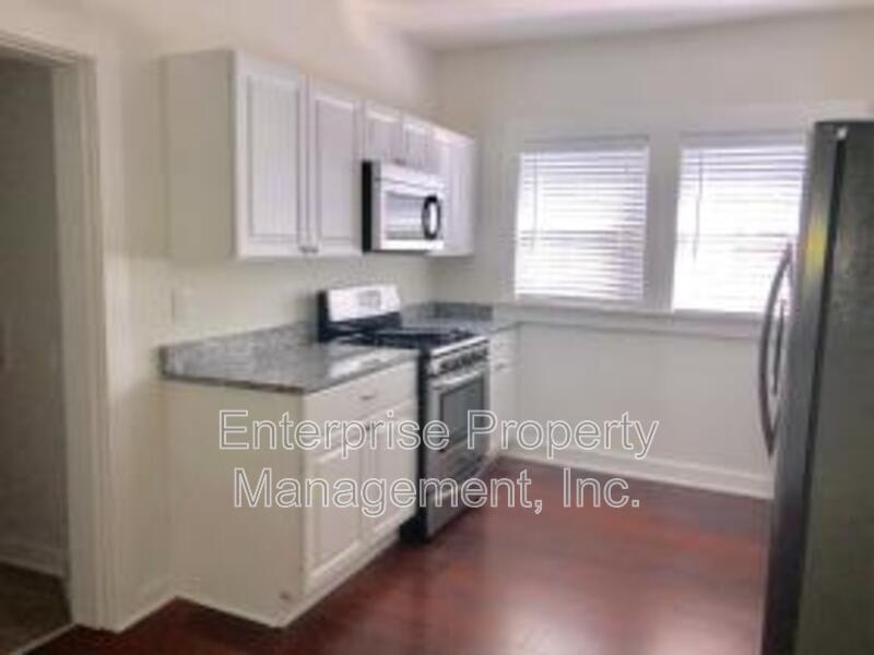 2360 Forest Ave – photo 2