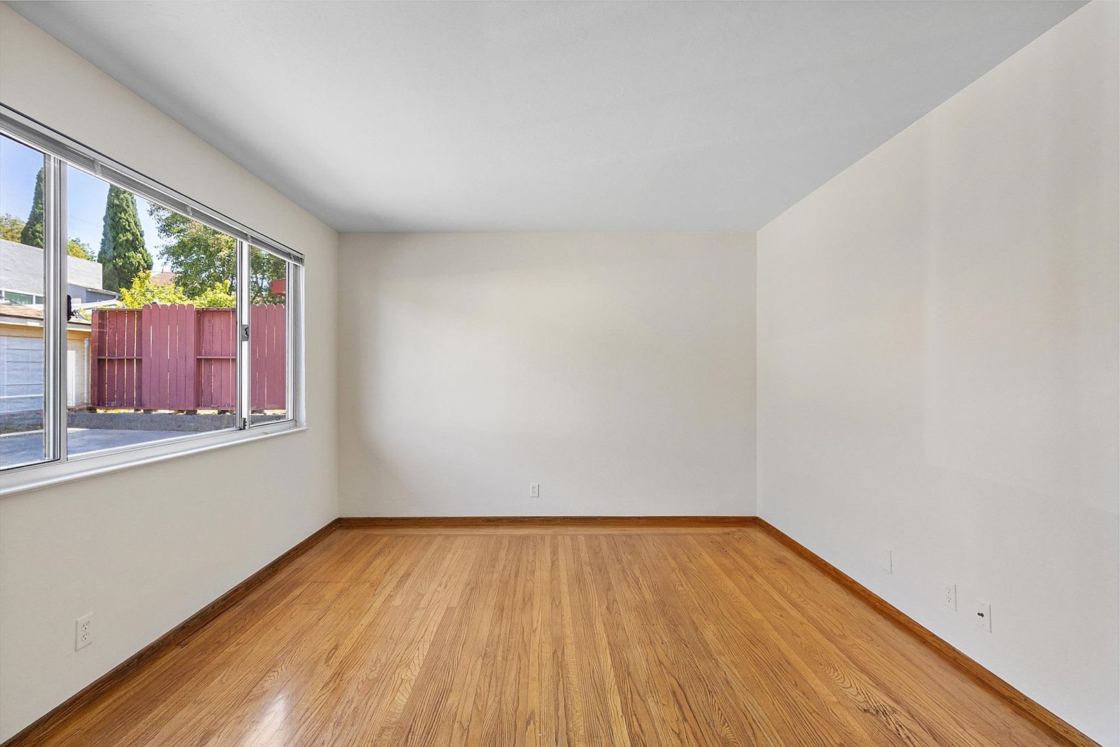 2911 Deakin St 3 2 Bedroom 1 Bath – photo 4