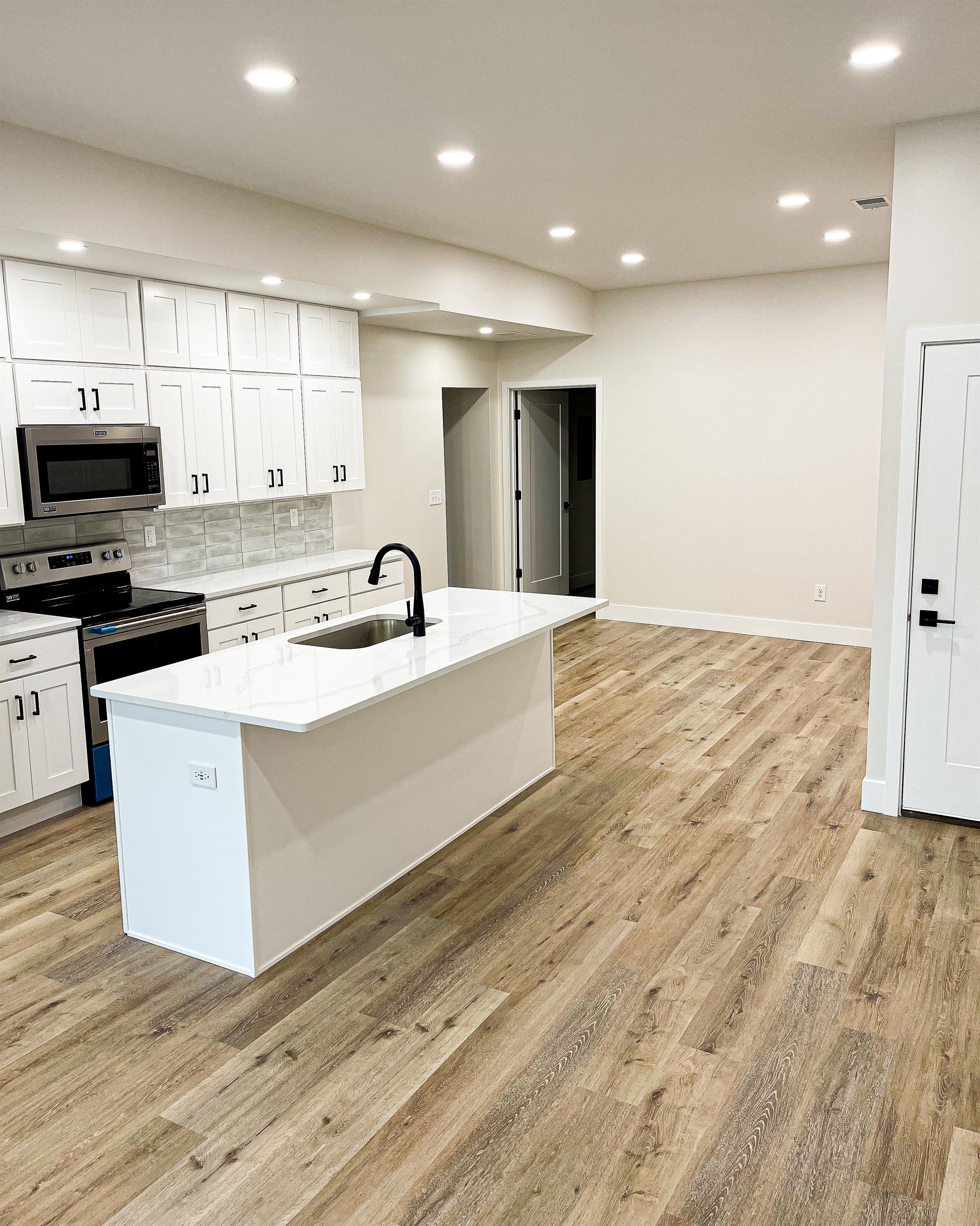 112 E Main Street – photo 2