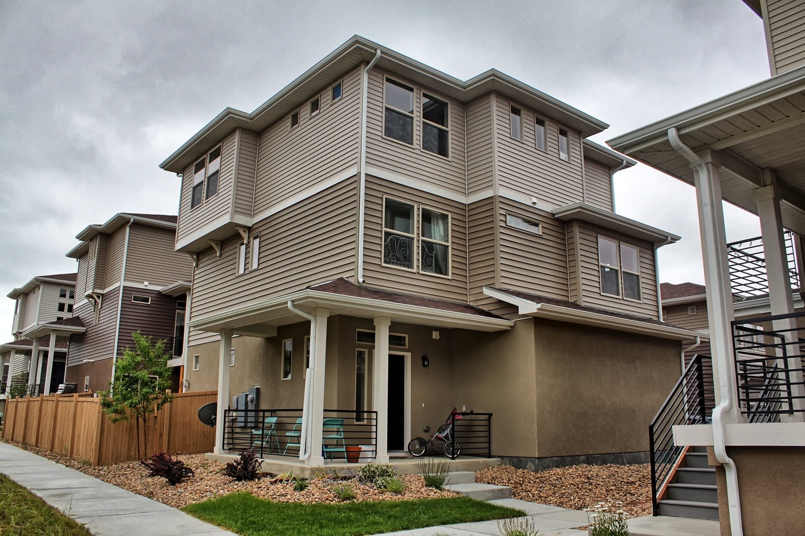 5 bed 3.5 bath home in the Meadows – photo 1